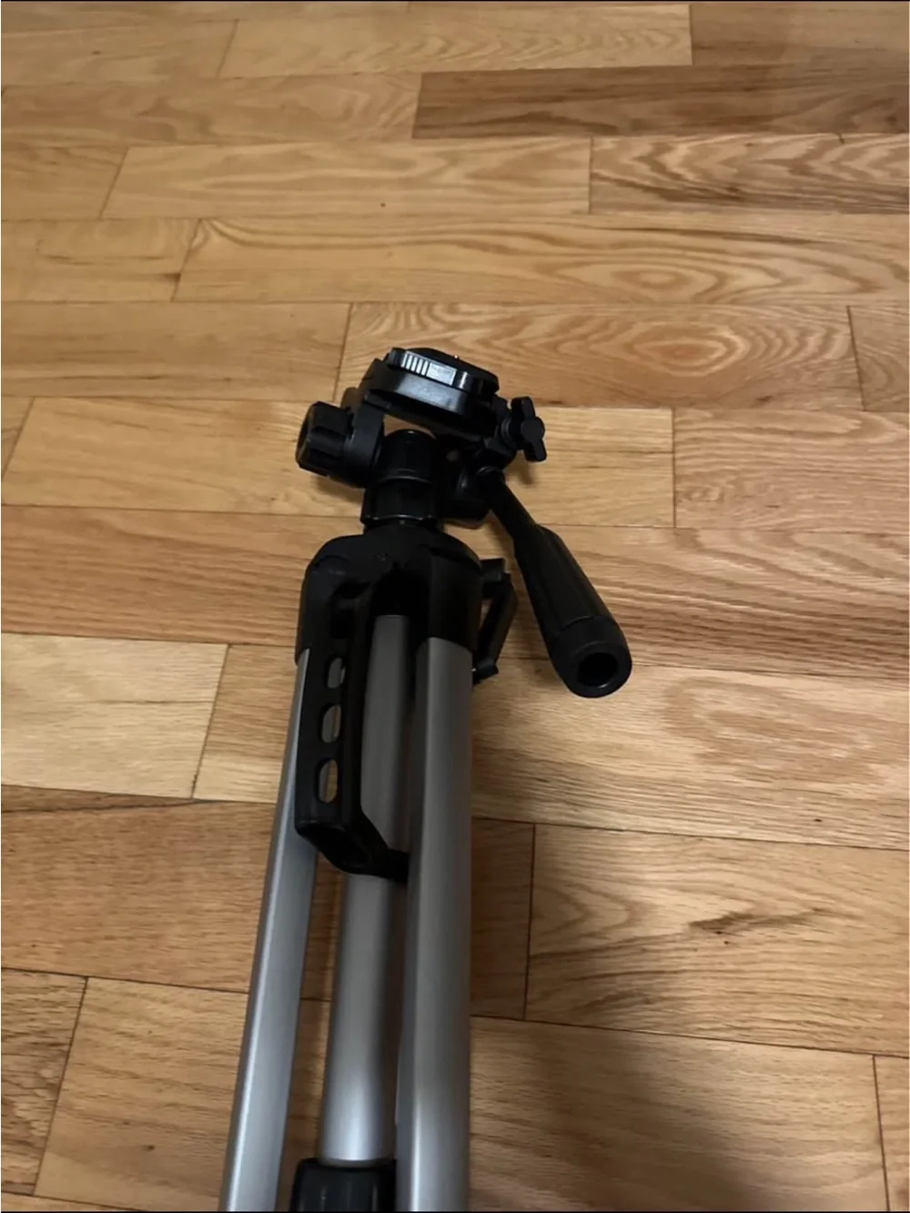 Vista Explorer Silver Camera Tripod with Handle